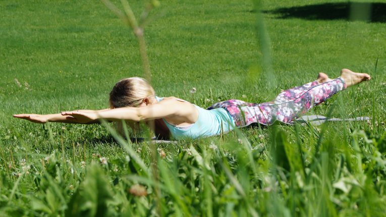Yoga-Übung 3: Heuschrecke